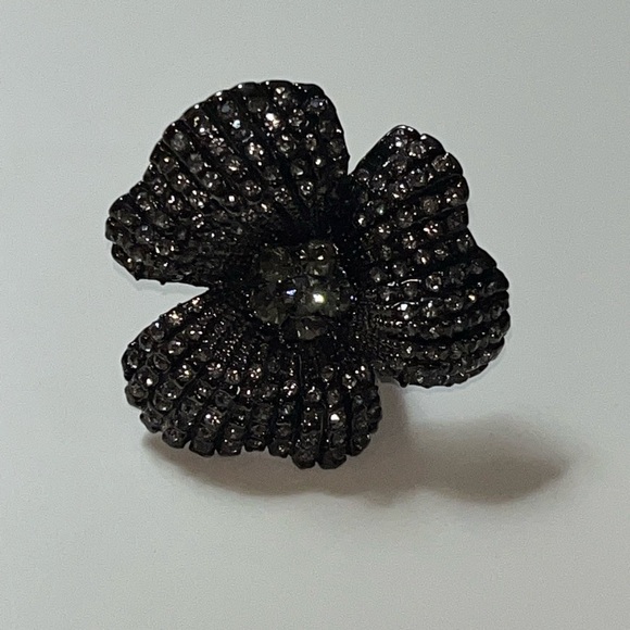 Vintage | Elegant Floral Cocktail Ring!! - Picture 7 of 8